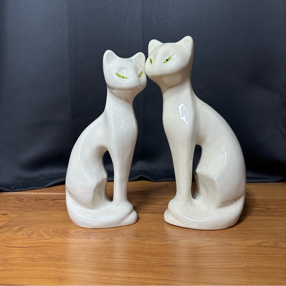 Vintage Mid Century White Ceramic Cat Figurines Green Eyes Pair Couple Statues - Picture 6 of 11